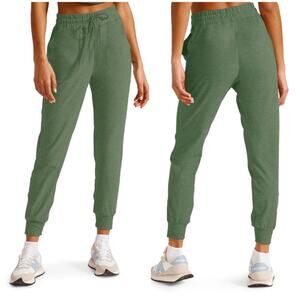 NEW Size Medium Beyond Yoga Commuter Midi Jogger Pants Moss Green Heather